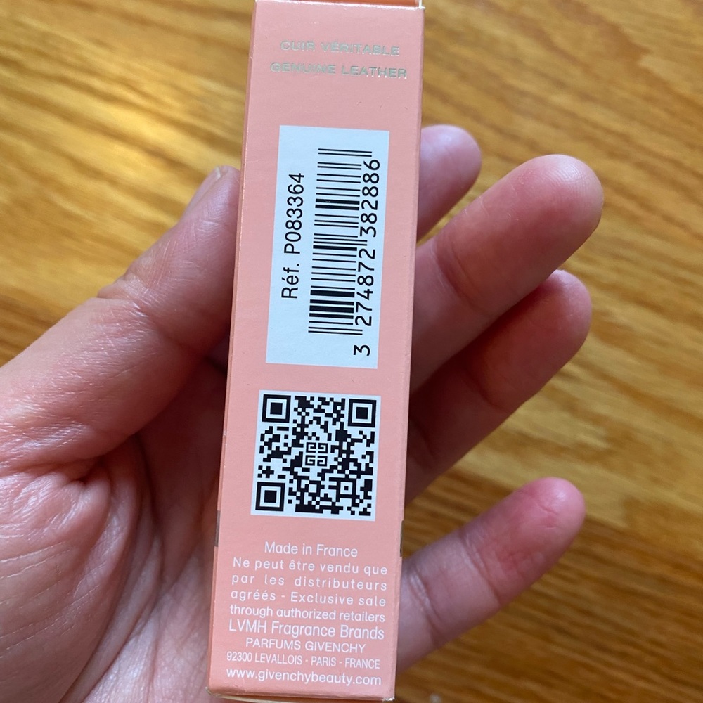 Givenchy - Picture 2 of 7